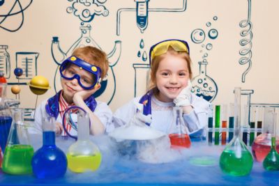 Student,Doing,Research,With,Chemical,Fluid,In,The,Laboratory